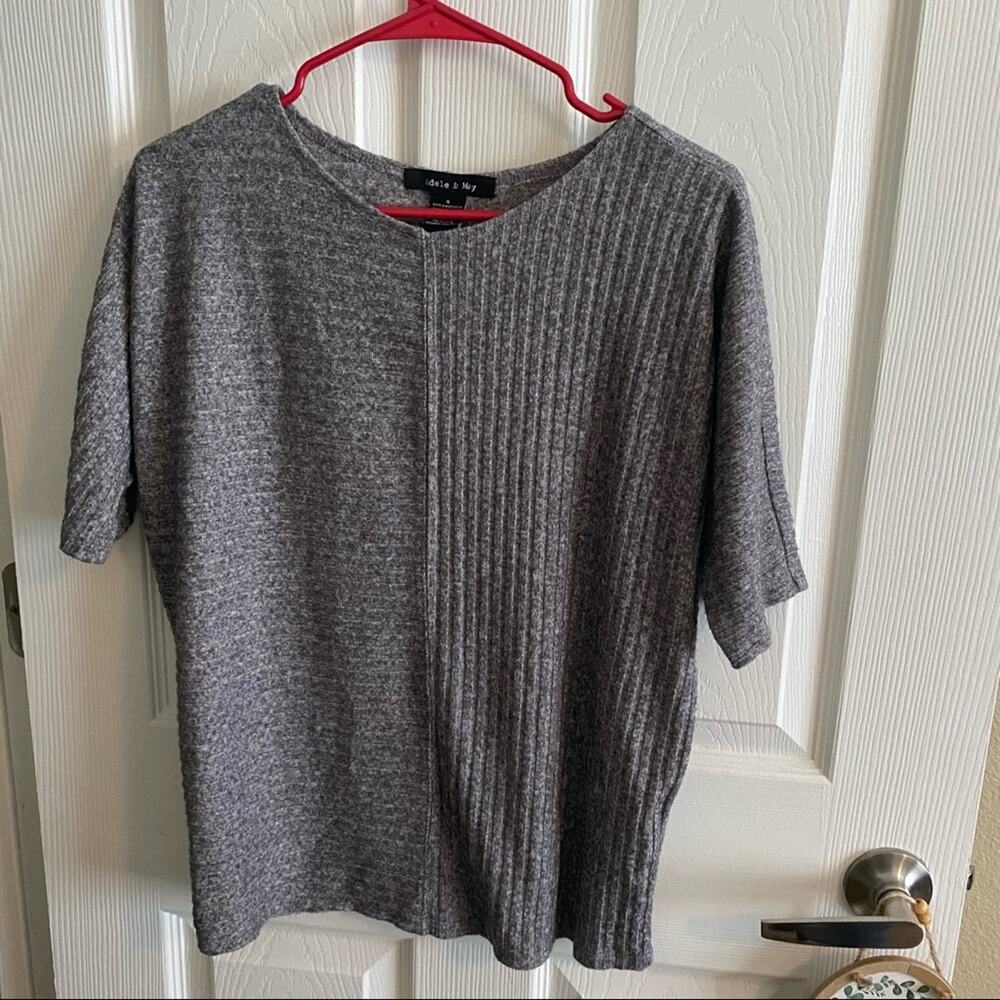 Adele & May Gray Ribbed Contrast Pullover Knit Top Size Small Short Sleeves